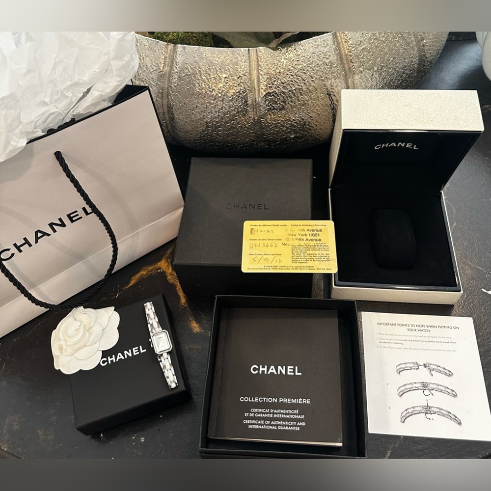 PREMIÈRE CERAMIC WATCH
Steel case set with 52 brilliant-cut diamonds.